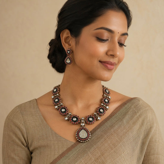 Black and red kundan terracotta necklace with pendant