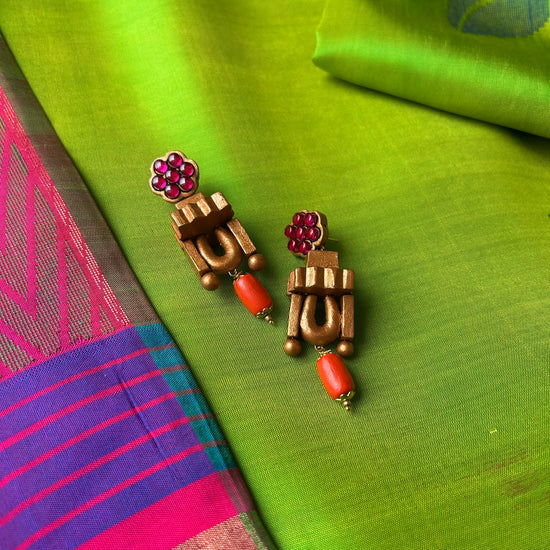 Gold Thandatti Terracotta Earrings with kemp stones