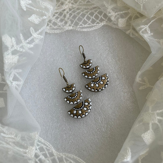 Terracotta earrings - Danglers in white and gold shades