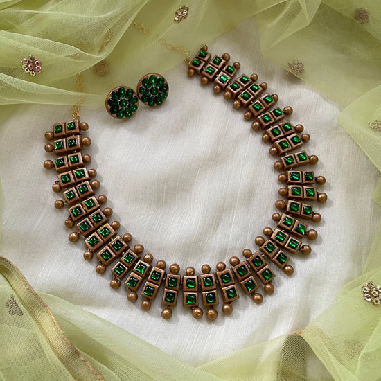 Kundhan hues