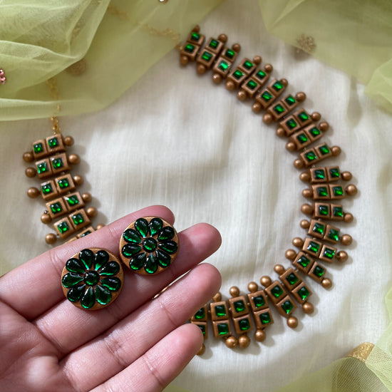 Kundhan hues
