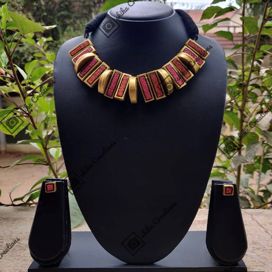 Choker in a Trendy Wrap