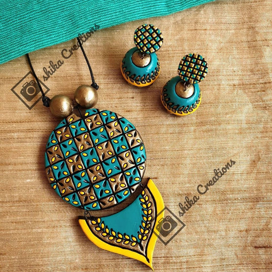 Classically Patterned Pendant Set