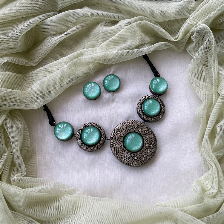 Hand engraved terracotta circle kundan choker with stud earrings